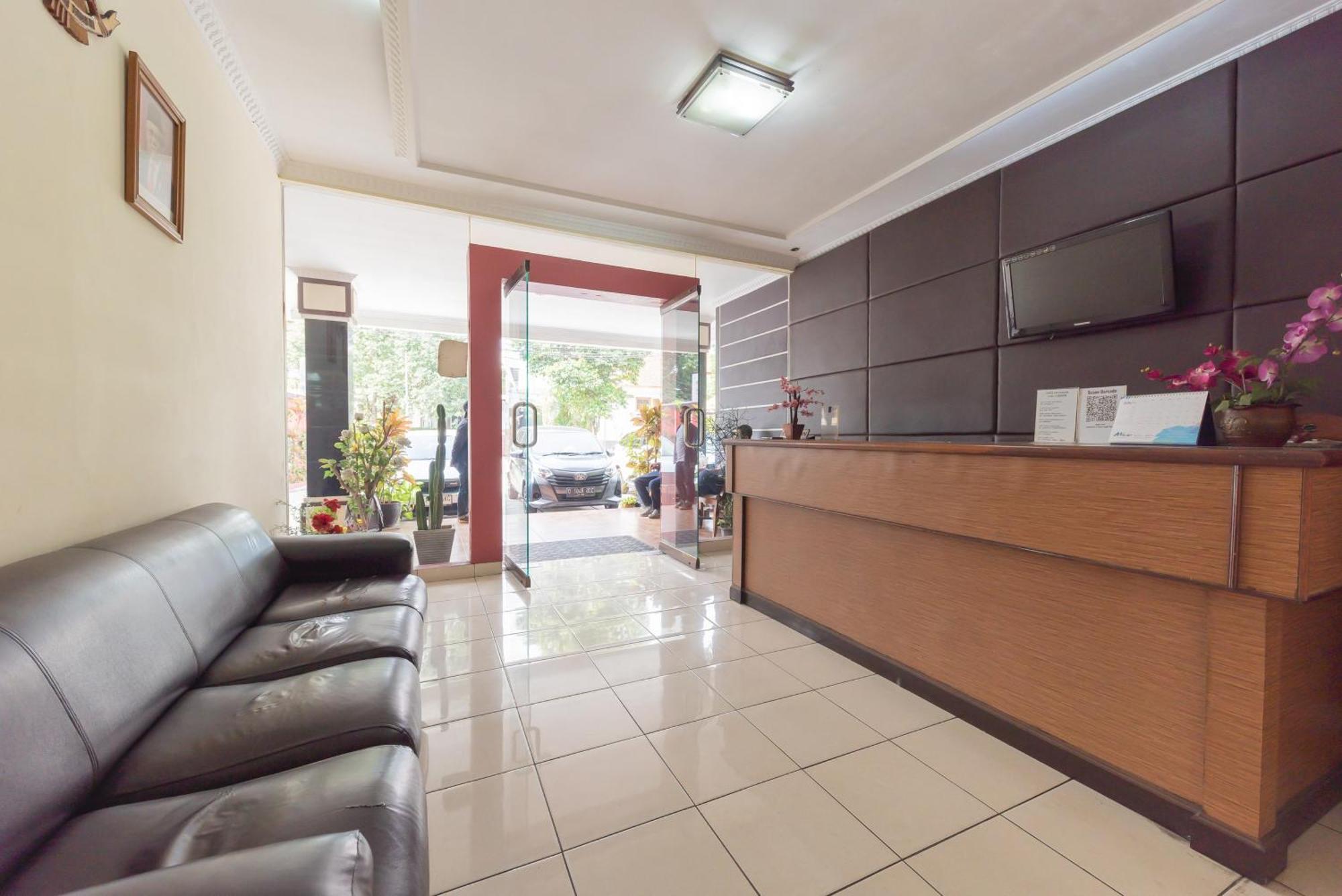 Urbanview Hotel Sakura Bandung Exterior foto