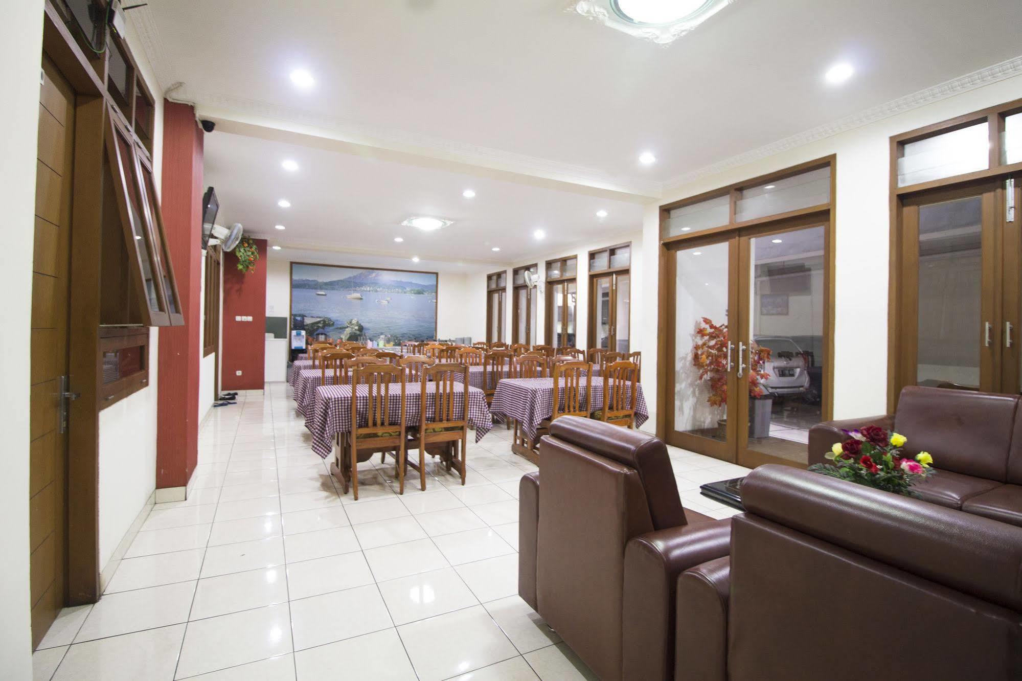 Urbanview Hotel Sakura Bandung Exterior foto