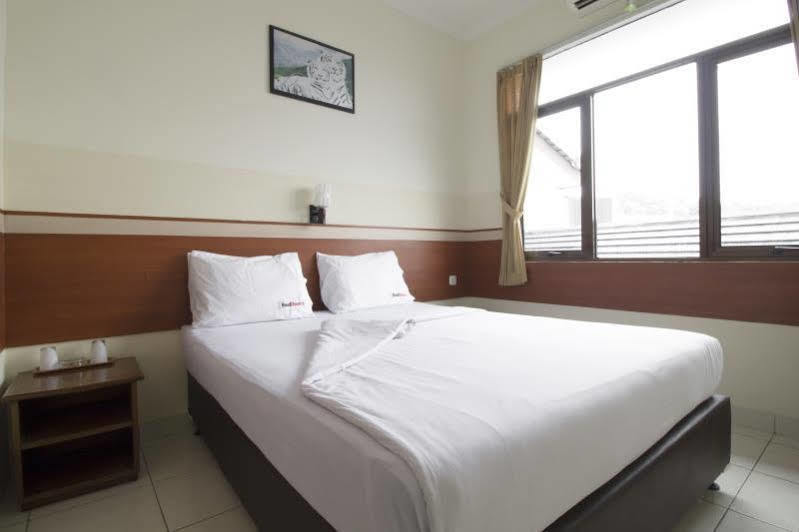 Urbanview Hotel Sakura Bandung Exterior foto